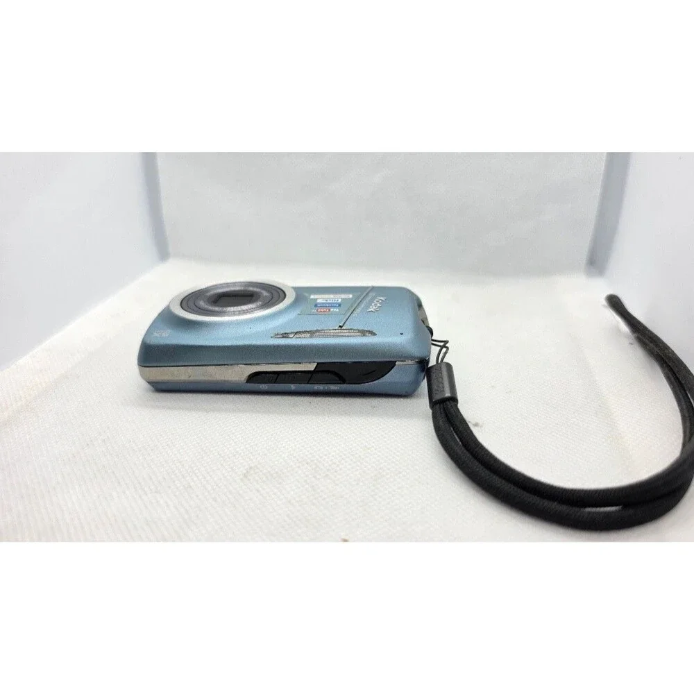 Kodak EasyShare M550 Compact Digital Camera Blue 5X Optical - For Parts/Damaged